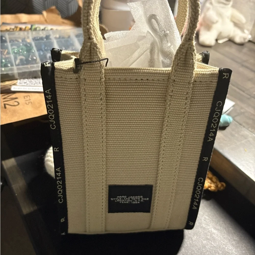 Marc Jacobs Black and Cream Tote Bag - Picture 2 of 4